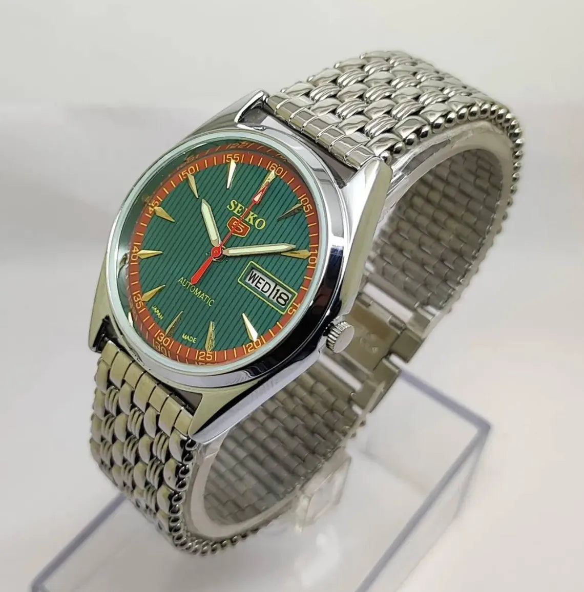 Vintage Seiko 5 Automatic Watch — Green Dial, Stainless Steel Band