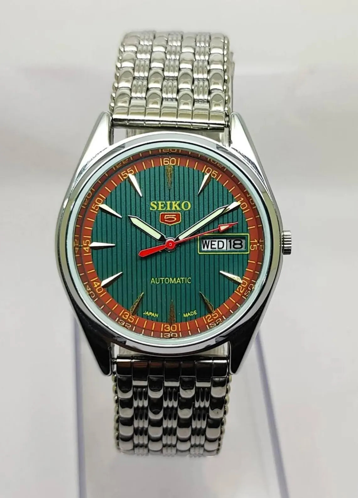 Vintage Seiko 5 Automatic Watch — Green Dial, Stainless Steel Band