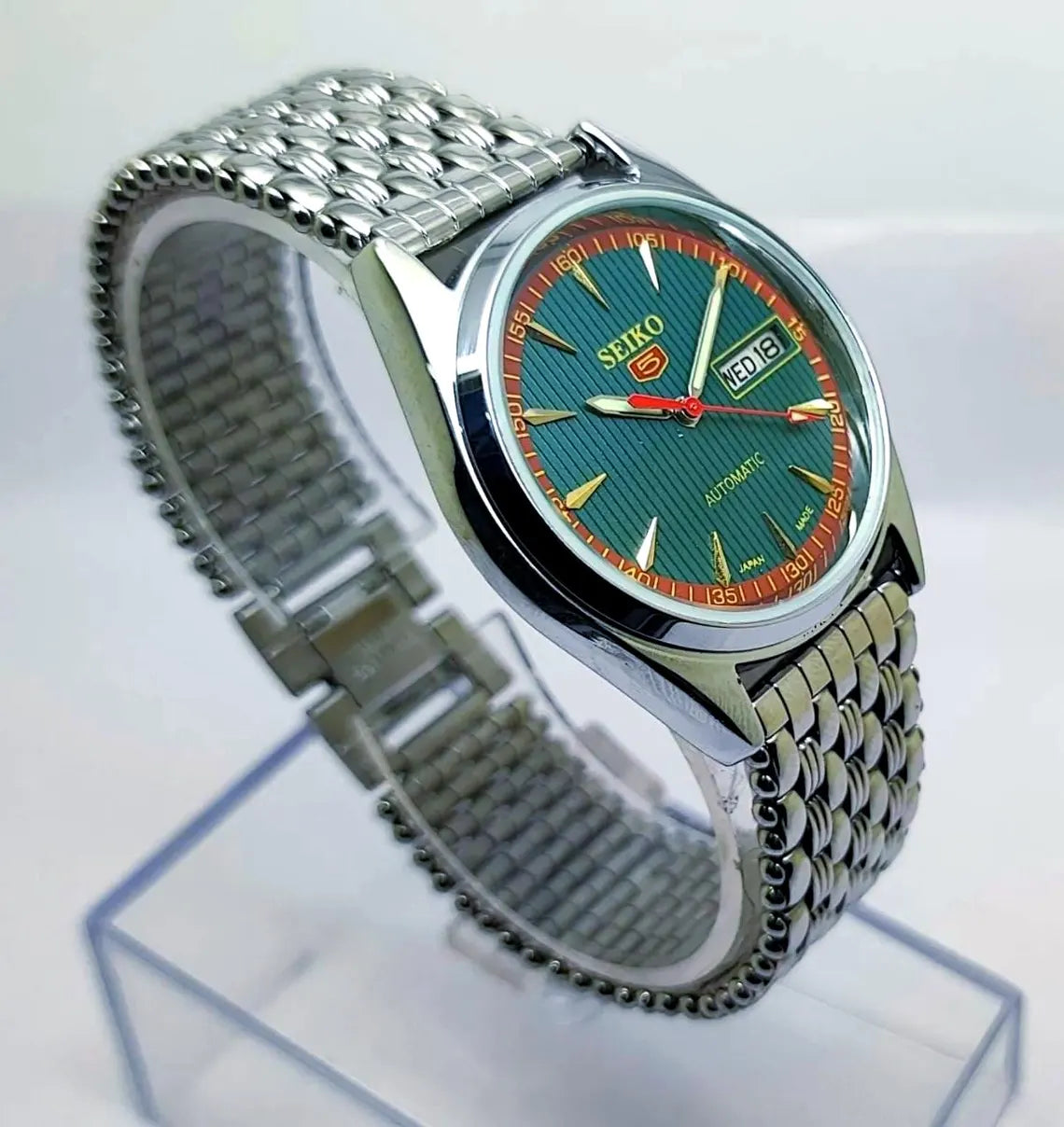 Vintage Seiko 5 Automatic Watch — Green Dial, Stainless Steel Band